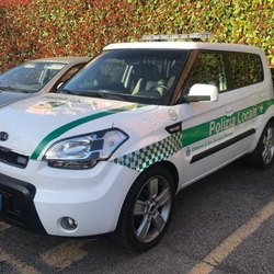 La nuova vettura assegnata alla polizia locale di San Giuliano 