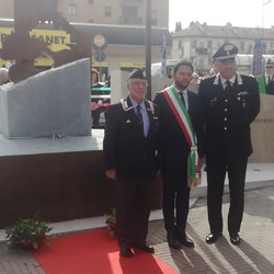 L'inaugurazione del monumento ai Carabinieri 
