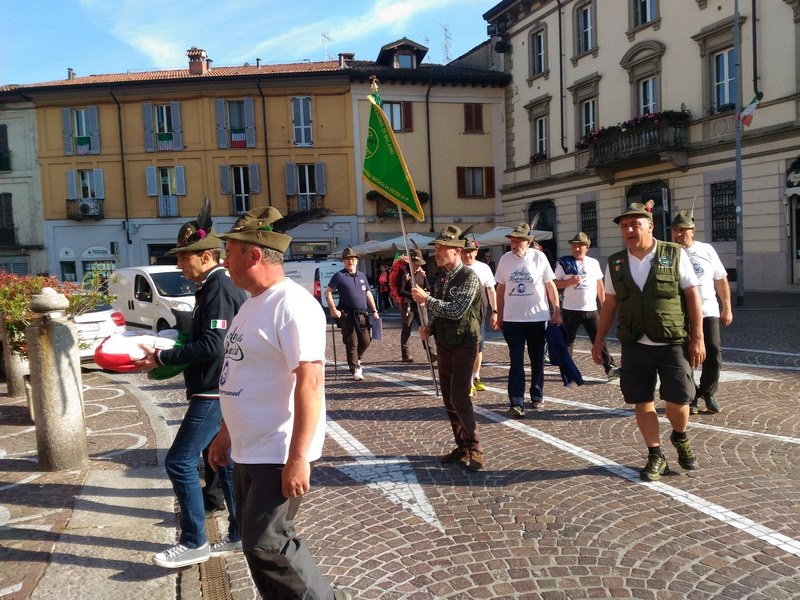 Onore agli alpini in occasione della 92^ Adunata 