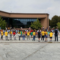 La manifestazione degli alunni della scuola primaria di Vizzolo 