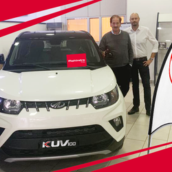 Giovanni Grandolfo e il figlio Raffaele presentano il nuovo Kuv100 
