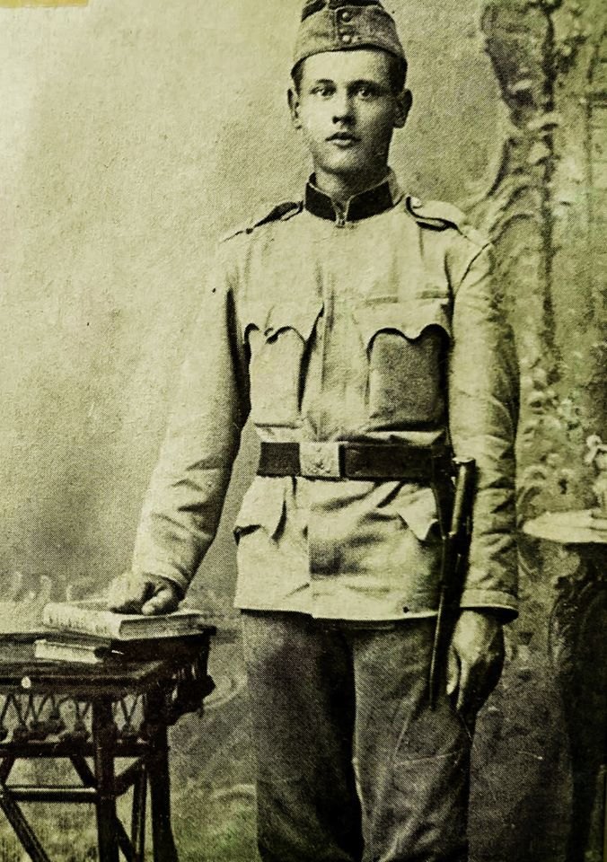 Nella foto sotto: il padre di Piero Tarticchio a 17 anni, con la divisa di fanteria austroungarica, mandato a combatterie nel 1915 i russi - in Galizzia - nel battaglione del 