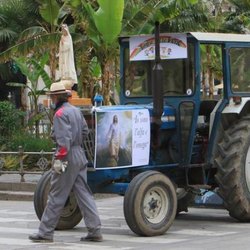 L'agricoltore in piazza Duomo col suo trattore da 