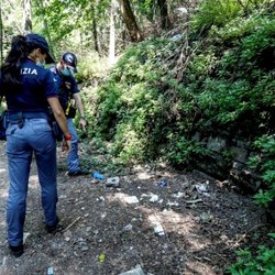 La polizia sul luogo della violenza al Monte Stella 