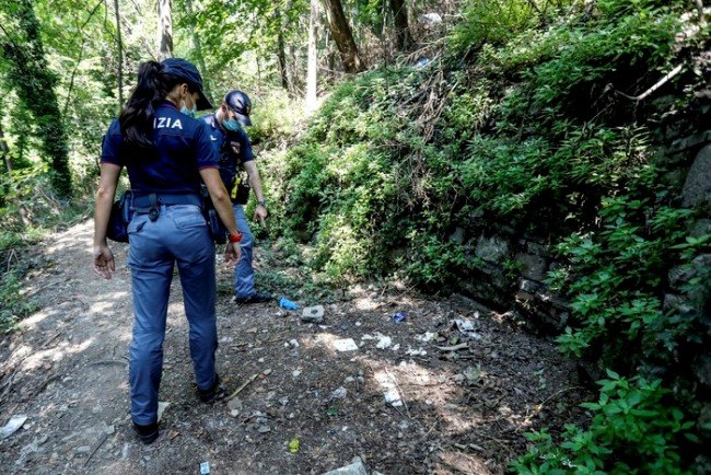 La polizia sul luogo della violenza al Monte Stella 