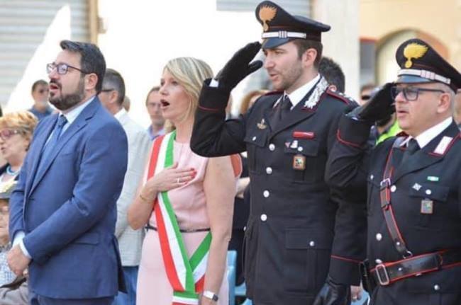 Il maresciallo Fasano (a dx) con il capitano Verde, il sindaco Cosciotti e l'assessore Gaiotto 