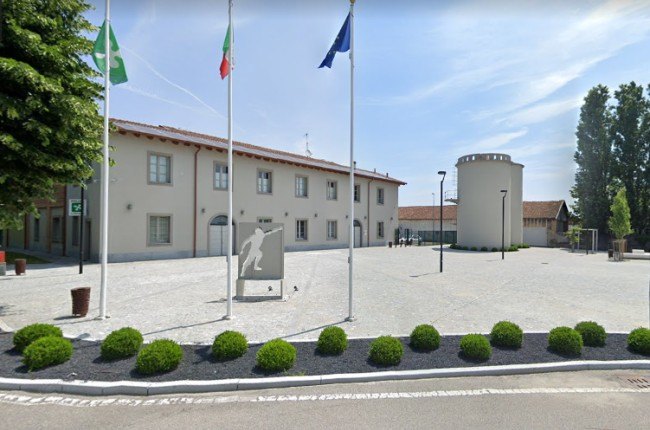 Piazza Giovanni Paolo II e il Municipio 