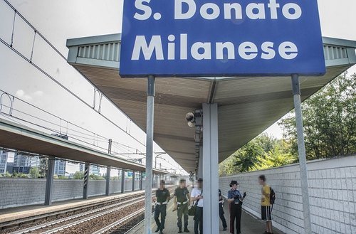 Controlli di polizia alla stazione di San Donato 