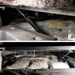 La droga rinvenuta dai Carabinieri nello scomparto segreto del furgone 