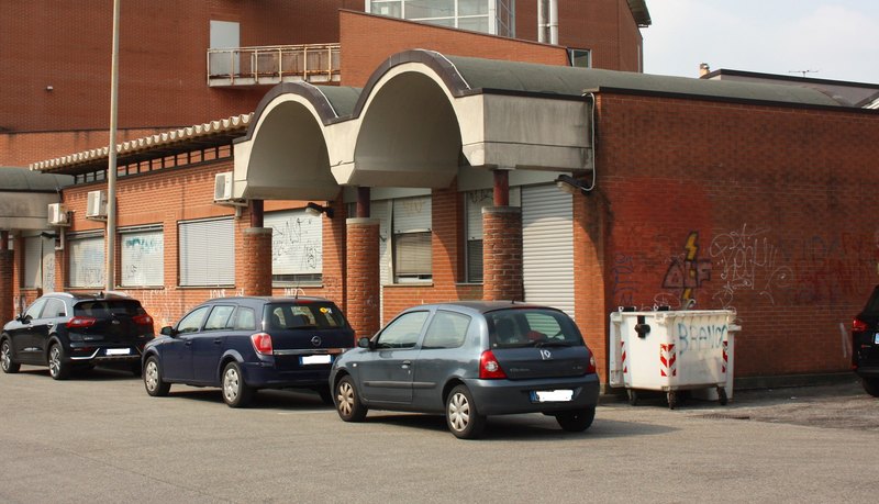 Il lato est dei poliambulatori di via Matteotti 