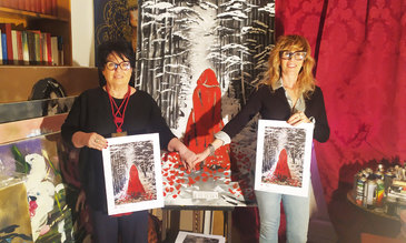 Carla Bruschi e Simonetta Marchetti nel laboratorio creativo dell'artista milanese a Porta Romana 