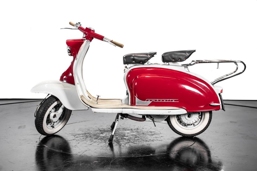 A Lambrate era presente lo stabilimento meccanico della Innocenti, che nel dopoguerra lanciò uno scooter che ebbe grande successo commerciale in tutto il mondo con il marchio Lambretta, nome ispirato al fiume 