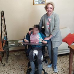Maria Antonietta con il nipote Simone 23 anni, disabile grave al 100% 
