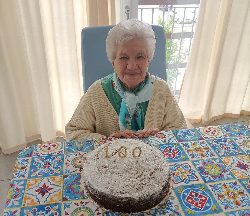 Virginia De Stefani e la torta dei 100 anni 