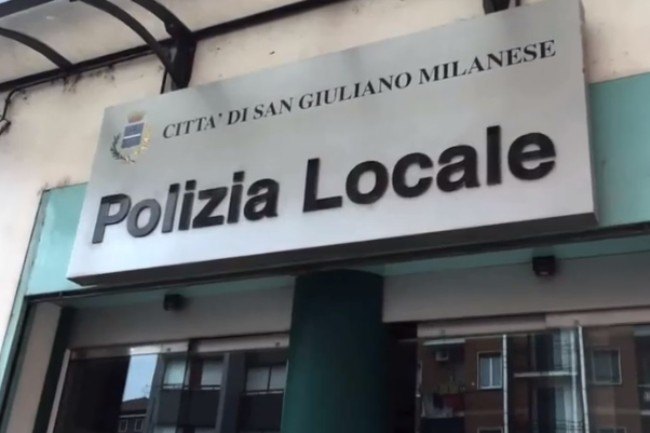 Fuma hashish e reagisce ai controlli della Polizia Locale: 29enne denunciato a San Giuliano Milanese