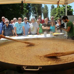 Il super pentolone del risotto di 2,3 metri di diametro, che può contenere fino a 55 Kg di riso 