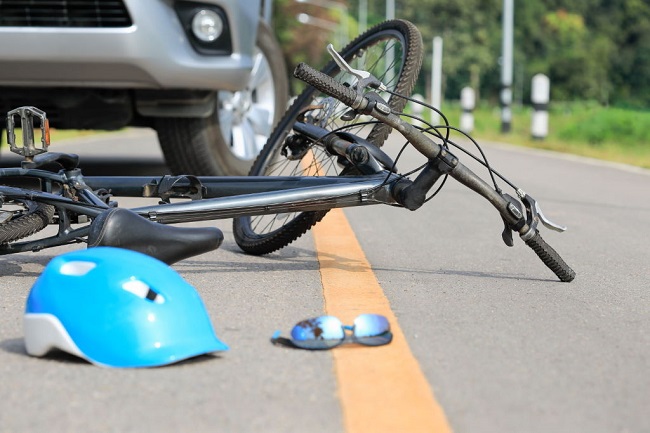 Travolge e uccide un ciclista nel Pavese: 51enne di San Donato accusata di Omicidio stradale