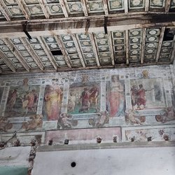 Alcuni degli affreschi che si possono ammirare all'interno del Castello 
