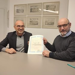 Gianni Carmine Fabiano firma per l'acquisizione delle 170.634 azioni societarie di 