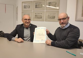 Gianni Carmine Fabiano firma per l'acquisizione delle 170.634 azioni societarie di 