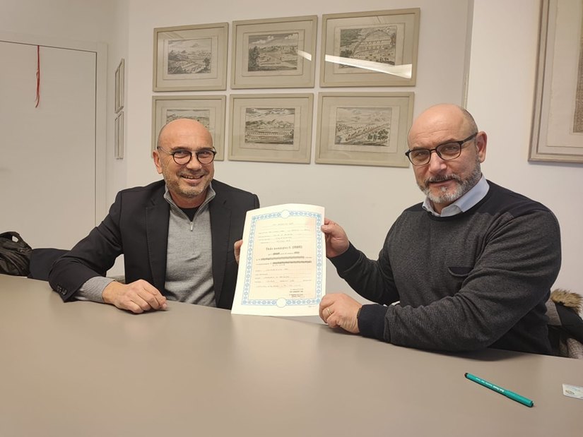 Gianni Carmine Fabiano firma per l'acquisizione delle 170.634 azioni societarie di 