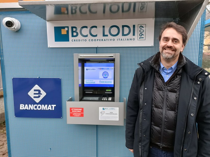 Giulio Guala, primo cittadino di Colturano davanti al nuovo ATM 