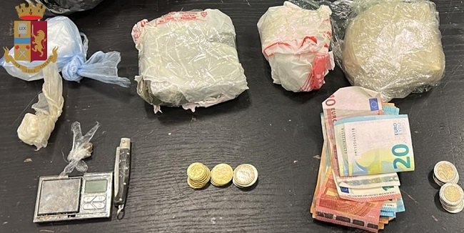 La droga sequestrata al 33enne nordafricano 