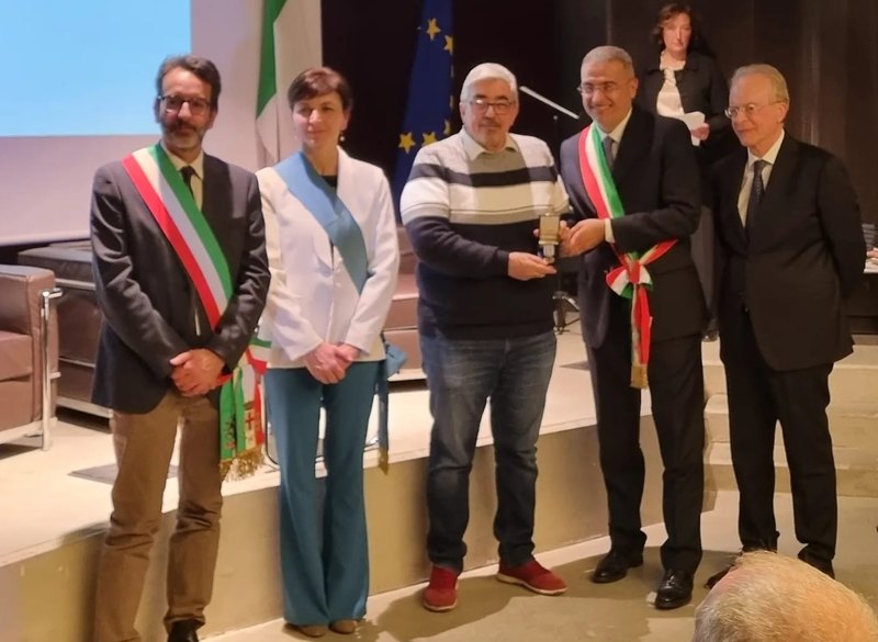 Augusto Moretti si congratula con il cittadino peschierese 