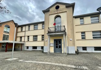 La scuola primaria A.Manzoni di Mulazzano, facente parte dell'Istituto Comprensivo Gramsci; 