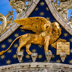 Rappresentazione storica del Leone di San Marco posta sull'omonima basilica a Venezia 