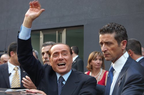 Silvio Berlusconi durante una campagna elettorale a Segrate 