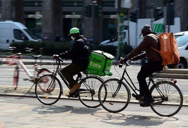 Rapinano Un Rider A Milano Con Il Pretesto Di Offrire Sesso A Pagamento