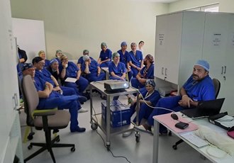L'equipe multidisciplinare che ha eseguito l'intervento e la terapia 