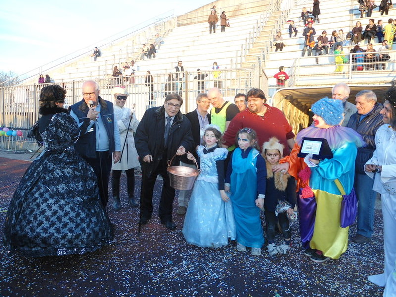 Peschiera Borromeo. Festa di Carnevale 2012, al centro con la Giacca Nando Orfei 