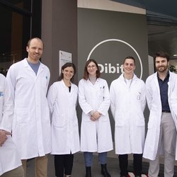 Il team di ricercatori che ha messo a punto la nuova tecnica per la cura delle metastasi al fegato 