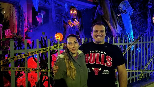 Jennifer e Alberto davanti alla loro Magic House 