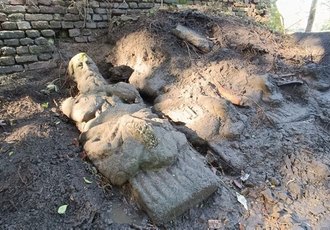 Le statue scoperte nei terreni di Rocca Brivio 