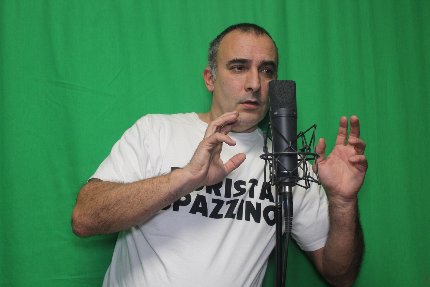 Don Simone Riva Con il brano “No to violence”, della durata di un secondo, Simone Riva ...