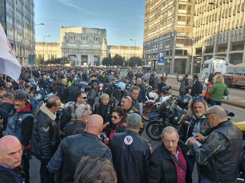 La manifestazione di Milano, svoltasi sabato 16 