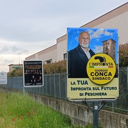 Uno dei tanti cartelli pubblicitari della sua azienda annunciano la Candidatura dell'imprenditore medigliese 