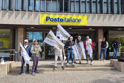 Presidio mov. Lottiamo Insieme sede Centrale Poste Italiane (aprile 2024) 