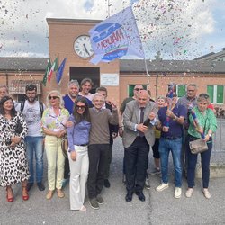 I festeggiamenti per la rielezione dei sostenitori di Angelo Madonnini 