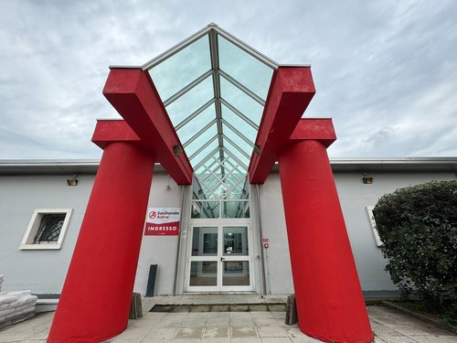 L'Ingresso della Piscina comunale di Via Parri 