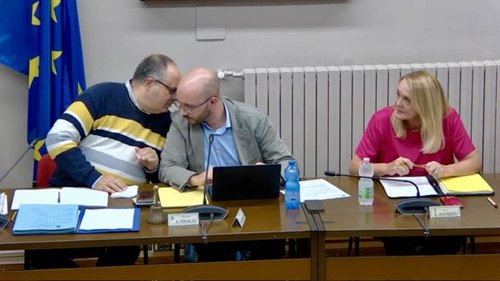 A destra la sindaca Barbieri 