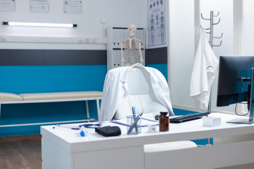 A.A.A. Cercasi medico disperatamente 