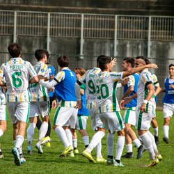 L'abbraccio dopo il gol del Sangiuliano City 