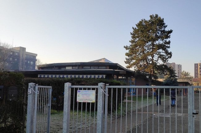Il plesso scolastico preso di mira 