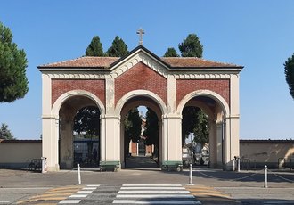 L'ingresso del cimitero di Melegnano 