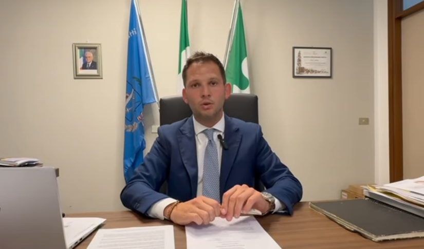 ilsindaco Marco Segala annuncia la buona nuova in un video social 