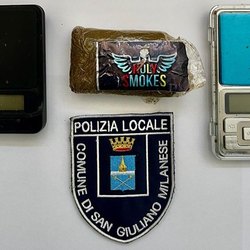 Droga e bilancini sequestrati al pusher 21enne 